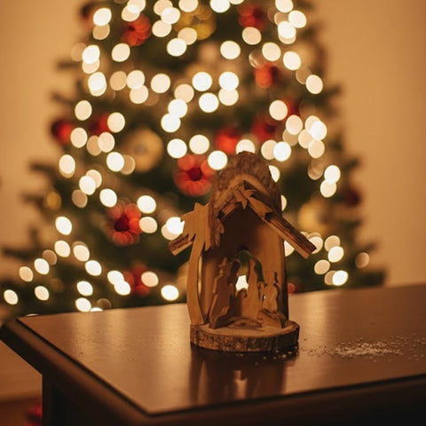Rustic Nativity Scene with Bark Trunk Base – Olive Wood Holy Family Manger Scene